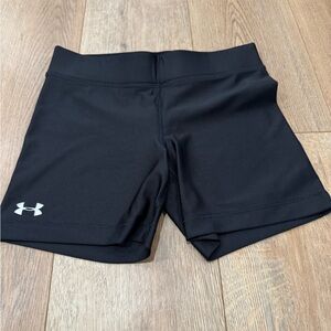 Under Armour Women's HeatGear Shorts Black color Size: Medium